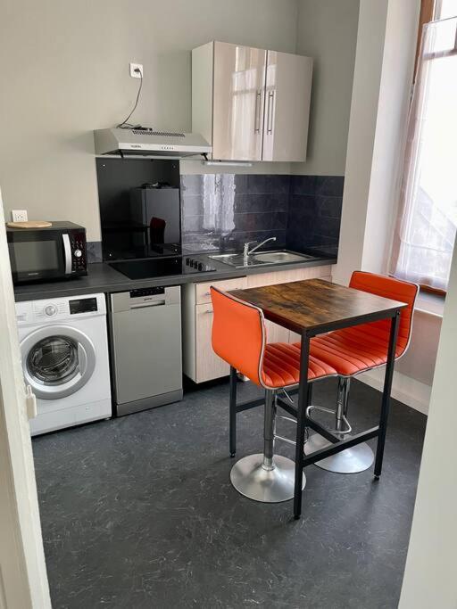 Appartement Idealement Situe Charleville-Mezieres Exterior photo